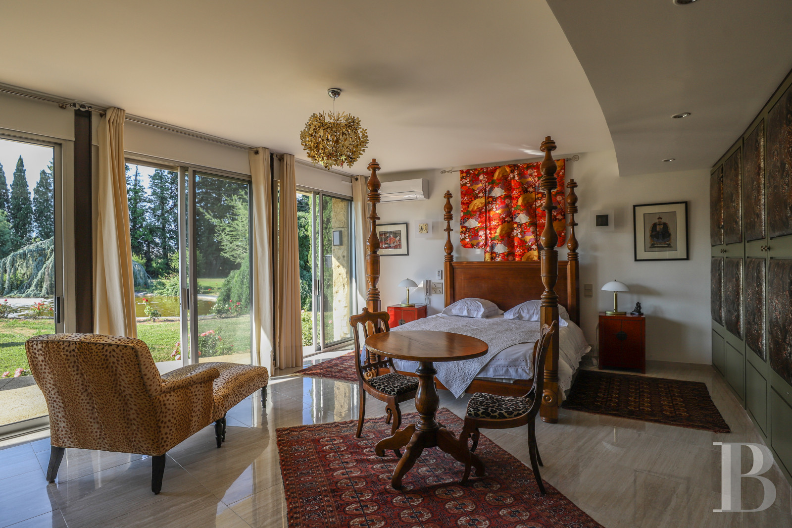 A villa designed and built by a Modernist architect in the heart of an arboreal estate close to Nîmes - photo  n°25